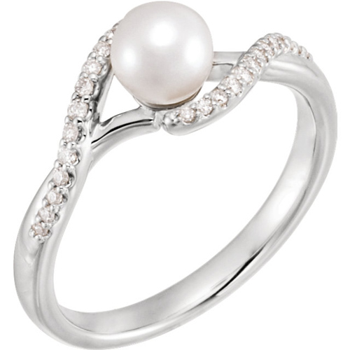 14kt White Gold Freshwater Cultured Pearl and 1/10 ct Diamond Ring