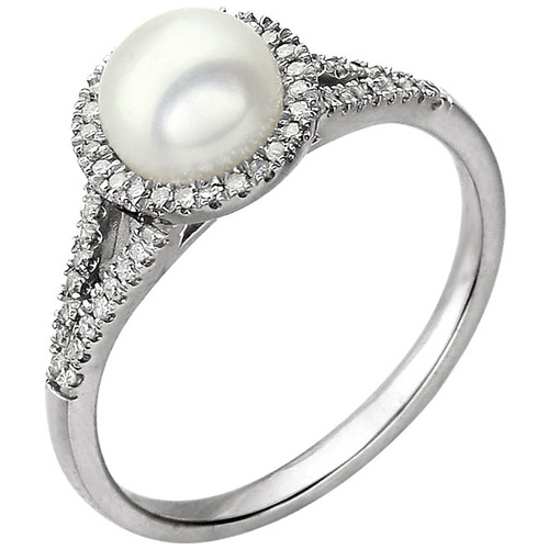 14kt White Gold Freshwater Cultured Pearl Ring with 1/6 ct Diamonds