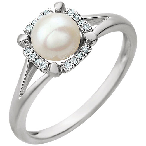 14kt White Gold 6mm Freshwater Cultured Pearl Ring with Diamonds
