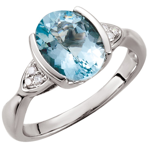 14kt White Gold 2.1 ct Oval Aquamarine Ring with Diamonds