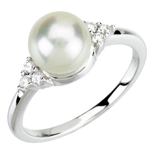 14kt White Gold 7mm Freshwater Cultured Pearl & 1/8 ct Diamond Ring